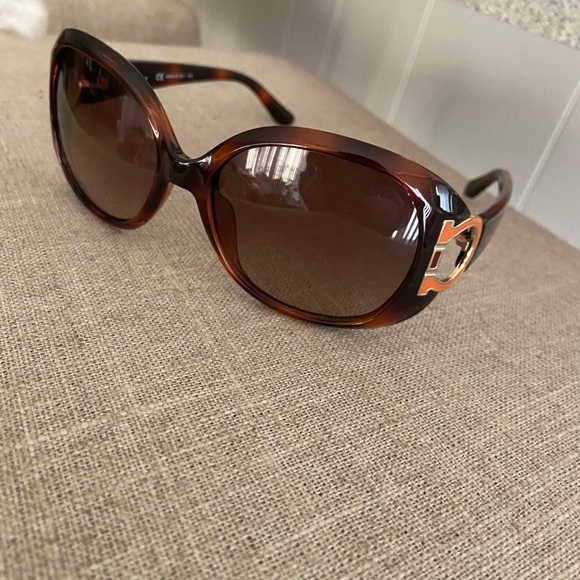 Sunglasses ferragamo - Picture 3 of 3